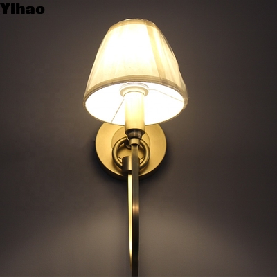 खरीदें Modern Brass LED Wall Lamp with Warm White Light for Living Room ऑनलाइन निर्माण