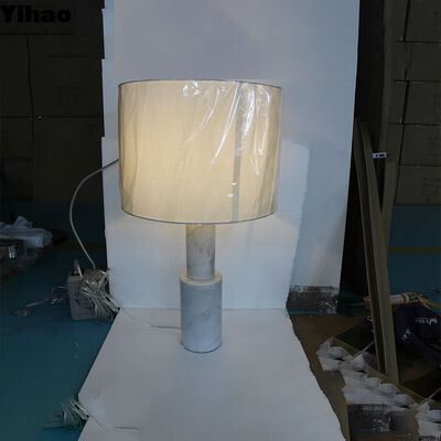 लिविंग रूम और बेडरूम के लिए आंखों की देखभाल के साथ आधुनिक कॉपर बॉडी एलईडी डेस्क लैंप गर्म सफेद प्रकाश