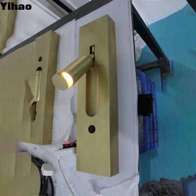 कमरे और होटलों के लिए 3500K गर्म सफेद प्रकाश के साथ आधुनिक पीतल की दीवार दीपक